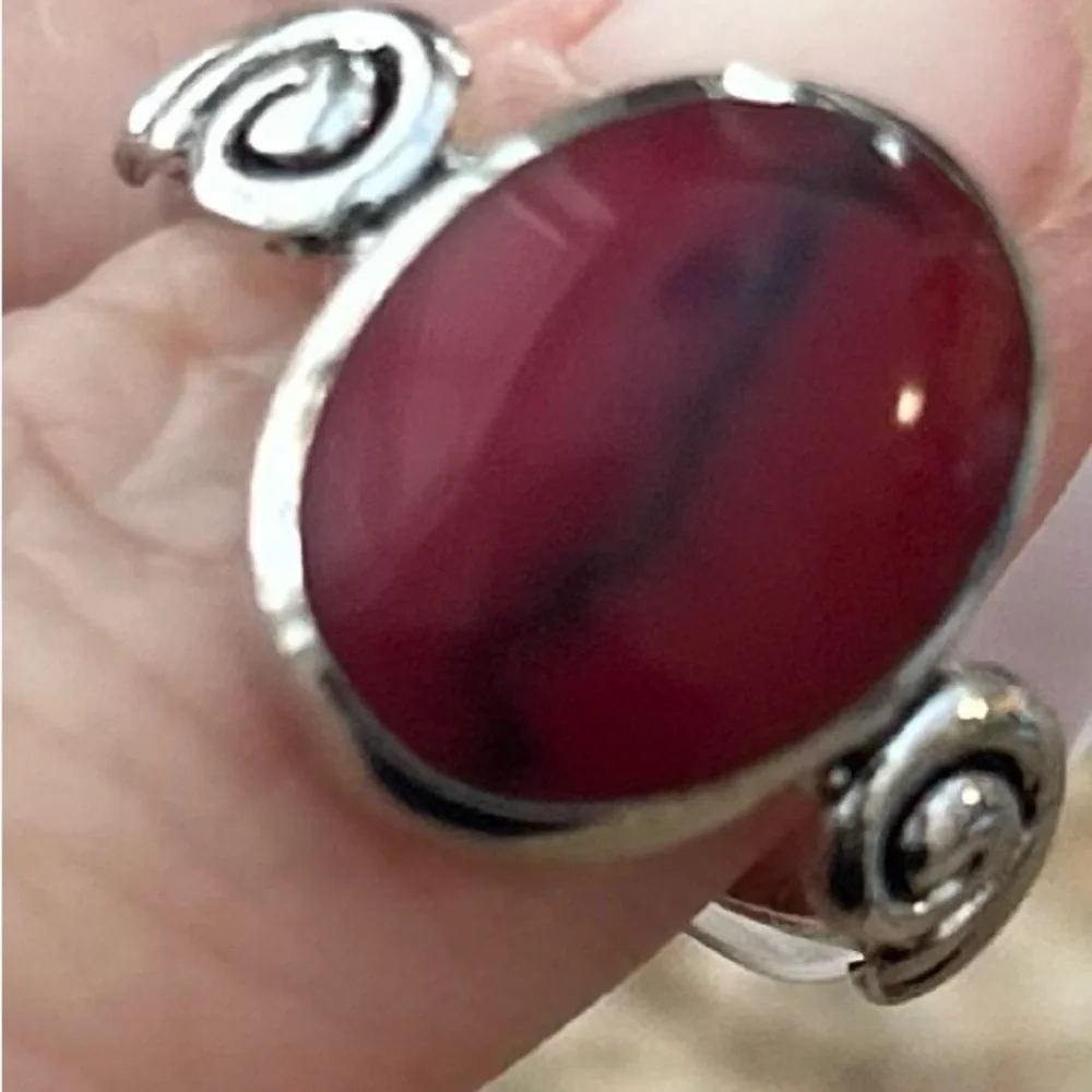 Elegant Red Stone Silver Ring - Picture 1 of 4